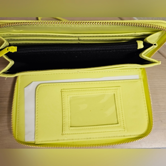 Betsey Johnson Neon Citron Skull Studded Wristlet Zip Around Credit Card Wallet - Picture 9 of 11